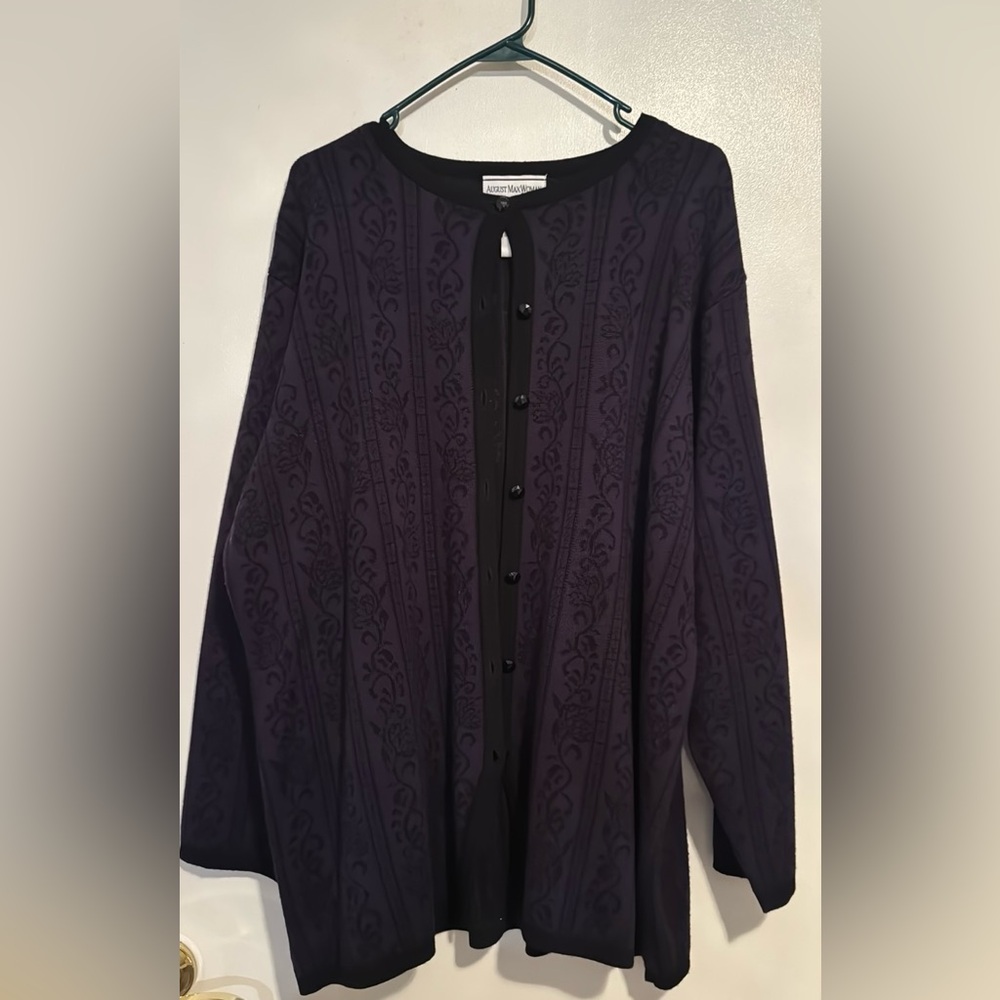 August Max sweater